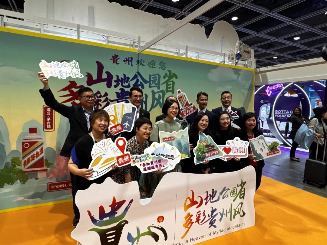 　　香港文化体育及旅游局及香港旅游业监管局莅临贵州展台