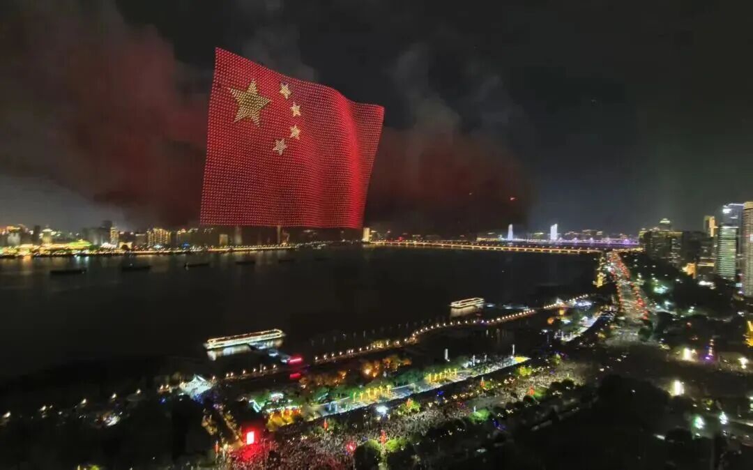 2025南昌国庆烟花晚会 图片来源：文旅红谷滩
