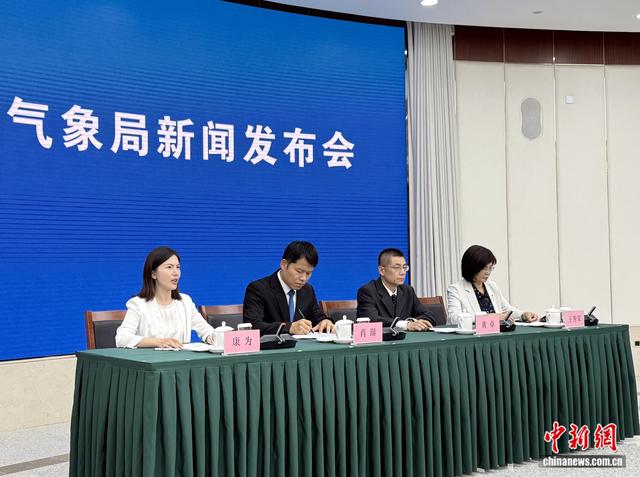 中国气象局10月新闻发布会现场。邵萌 摄